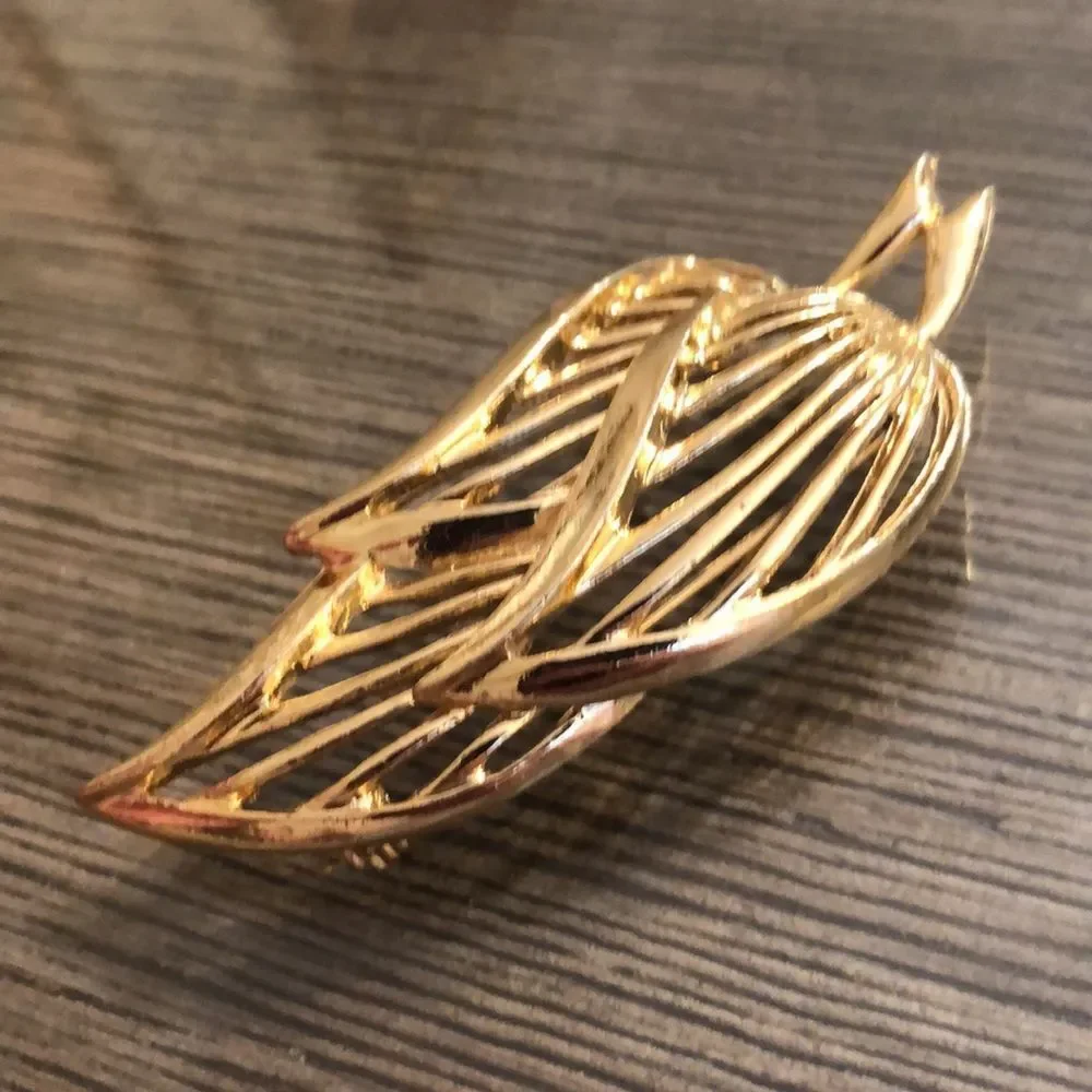 Vintage Goldtone Leaf Cluster Pin
